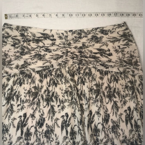 Express Floral Pleated Mini Skirt Cream Black Gray Women’s Size XL - Picture 4 of 13